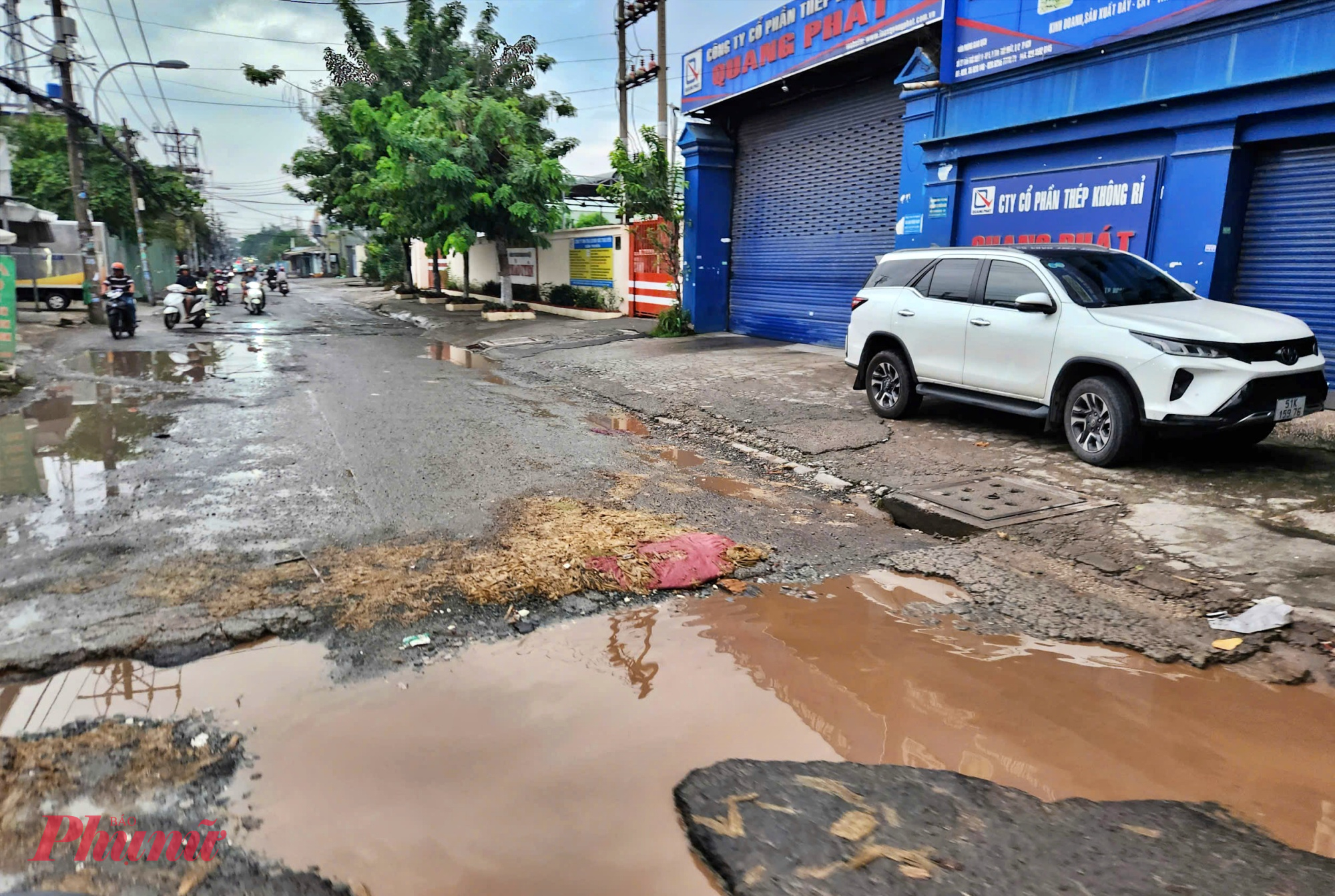 Trước tình hình xuống cấp nghiêm trọng, UBND Quận 12 (trước đây) từng đề xuất điều chỉnh chủ trương đầu tư dự án nâng cấp, mở rộng đường Tân Thới Nhất 08 với tổng mức đầu tư hơn 796 tỷ đồng. Theo đề xuất, dự án sẽ mở rộng mặt cắt ngang lên 25m, xây dựng hệ thống thoát nước mới nhằm giải quyết triệt để tình trạng ngập úng và đảm bảo an toàn giao thông.