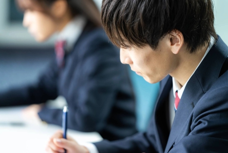 Gánh nặng nuôi dạy con, chi phí cho con và mất việc làm khiến các bà mẹ thường rơi vào stress