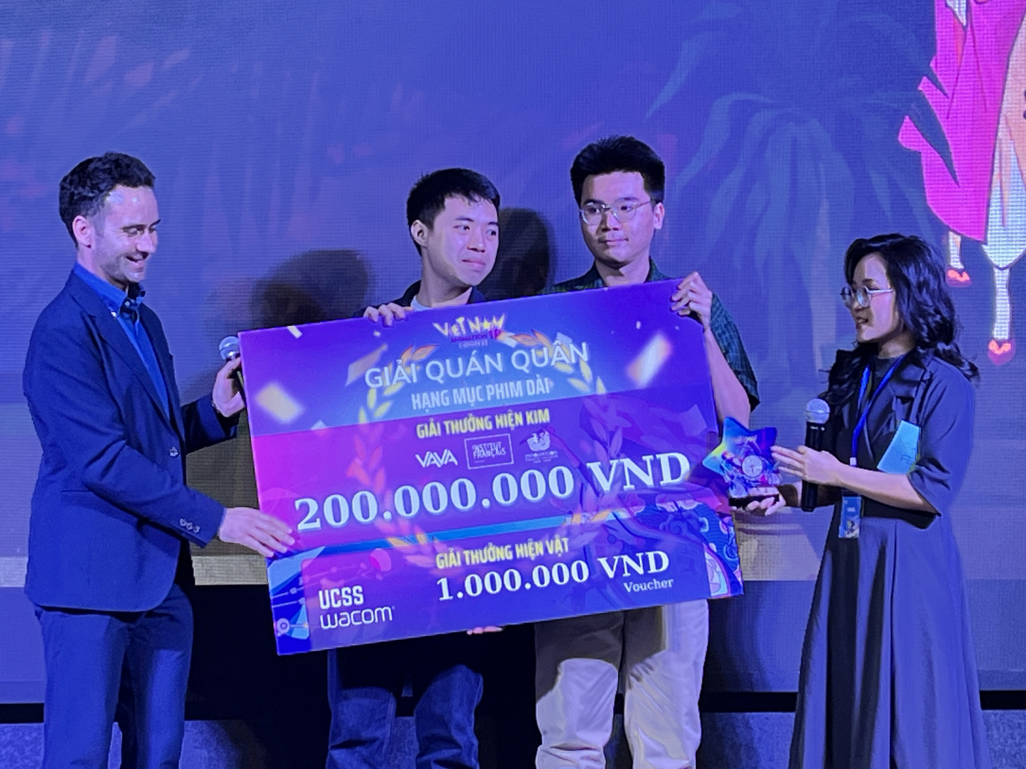 Các tác giả dự án Indochinoir nhận giải Nhất