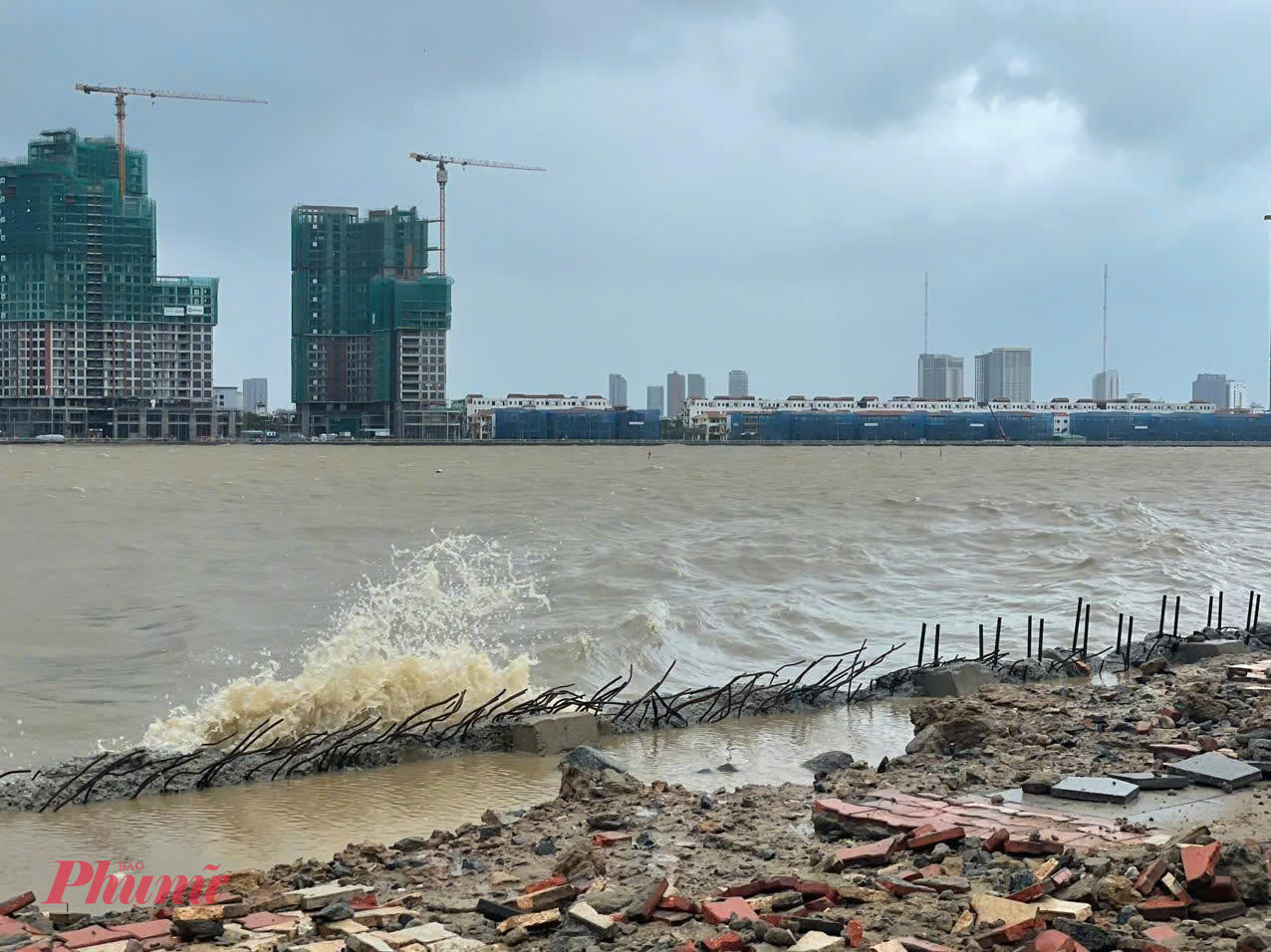Sạt lở tại bờ kè cửa sông Hàn, Đà Nẵng