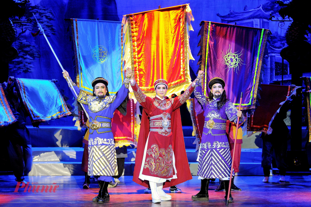 Hình tượng Tả quân Lê Văn Duyệt trên sân khấu Năm 2015, NSƯT Hoa Hạ dàn dựng vở cải lương