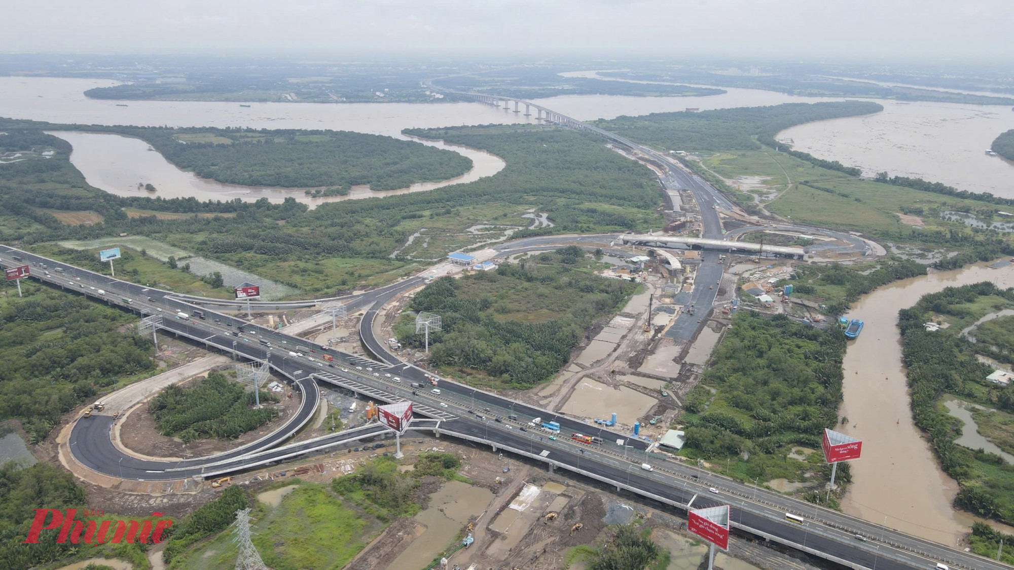 Công trình dự án Vành đai 3 TPHCM đoạn qua nút giao cao tốc HLD - Ảnh Nguyễn Văn