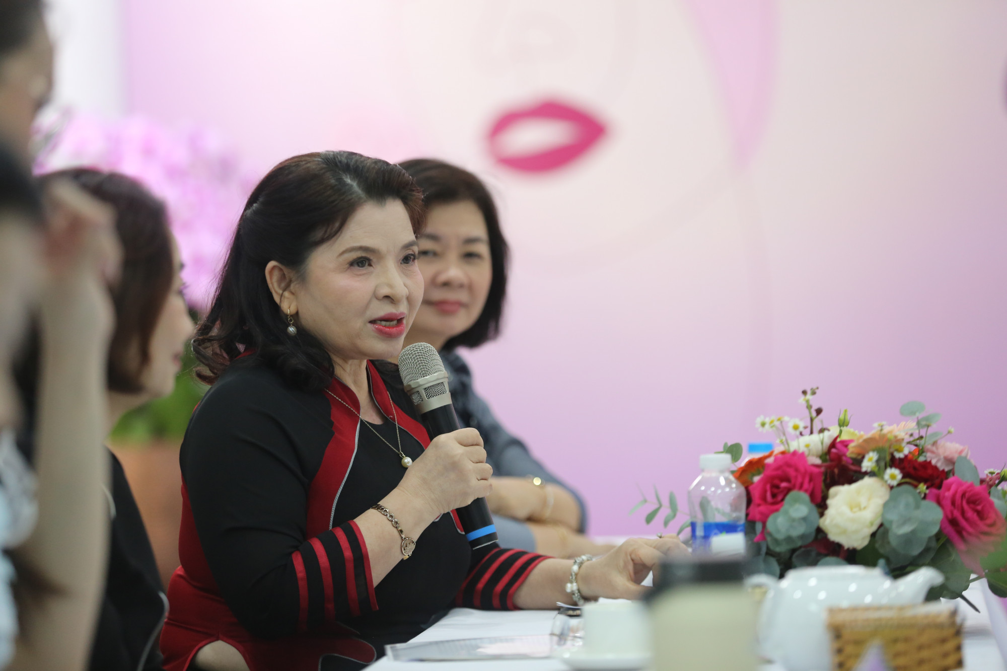 Tọa đàm "Làm chủ vẻ đẹp chính mình": Vẻ đẹp của sự tự tin, thấu hiểu và yêu thương bản thân Không có viên đạn thần dược nào cho sức khỏe