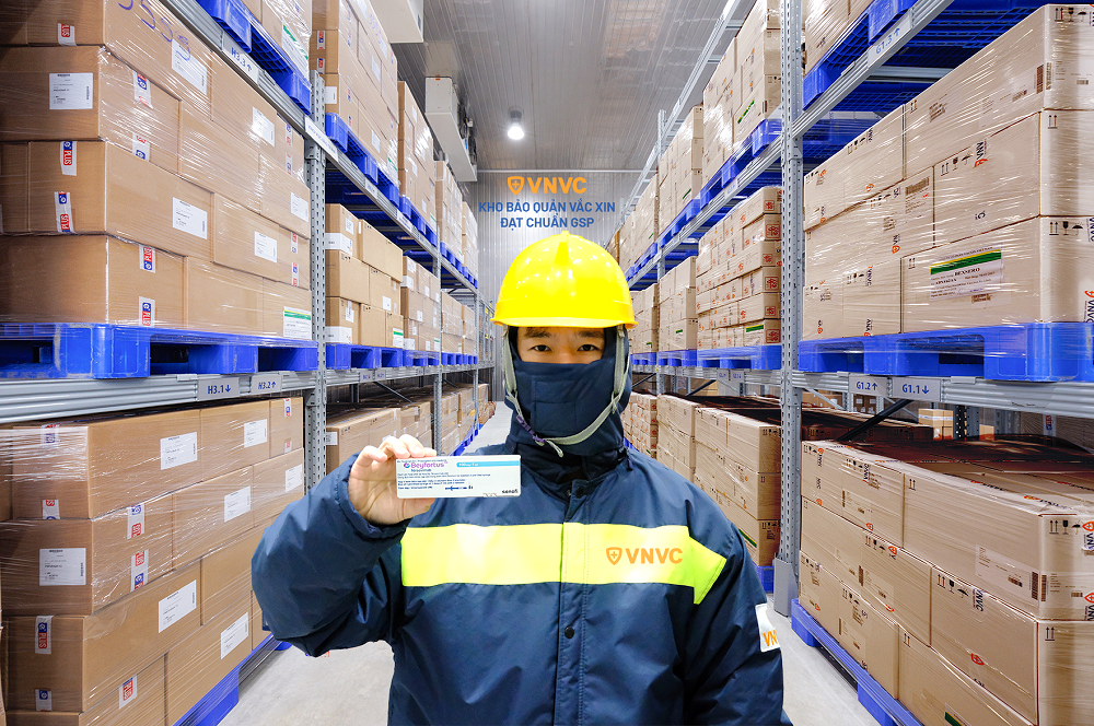 Những lô kháng thể đơn dòng đầu tiên tại hệ thống kho lạnh đạt chuẩn quốc tế theo tiêu chuẩn GSP của VNVC và được vận chuyển đến các BVĐK Tâm Anh tại Hà Nội và TPHCM - Ảnh: VNVC