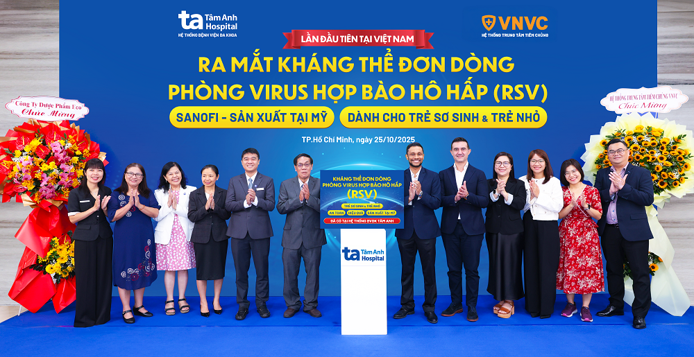 Kháng thể đơn dòng (nirsevimab) được ra mắt cùng lúc trên toàn quốc tại Hệ thống Bệnh viện, PKĐK Tâm Anh và Hệ thống tiêm chủng VNVC sáng nay - Ảnh: Văn Nhân