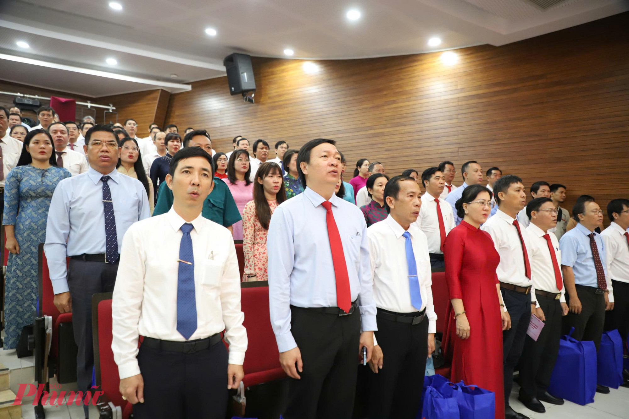 Phát huy phong trào Thi đua yêu nước - động lực để TPHCM vươn tầm siêu đô thị quốc tế Các đại biểu tham dự Đại hội Thi đua yêu nước TPHCM lần thứ I - Ảnh: Thanh Tâm