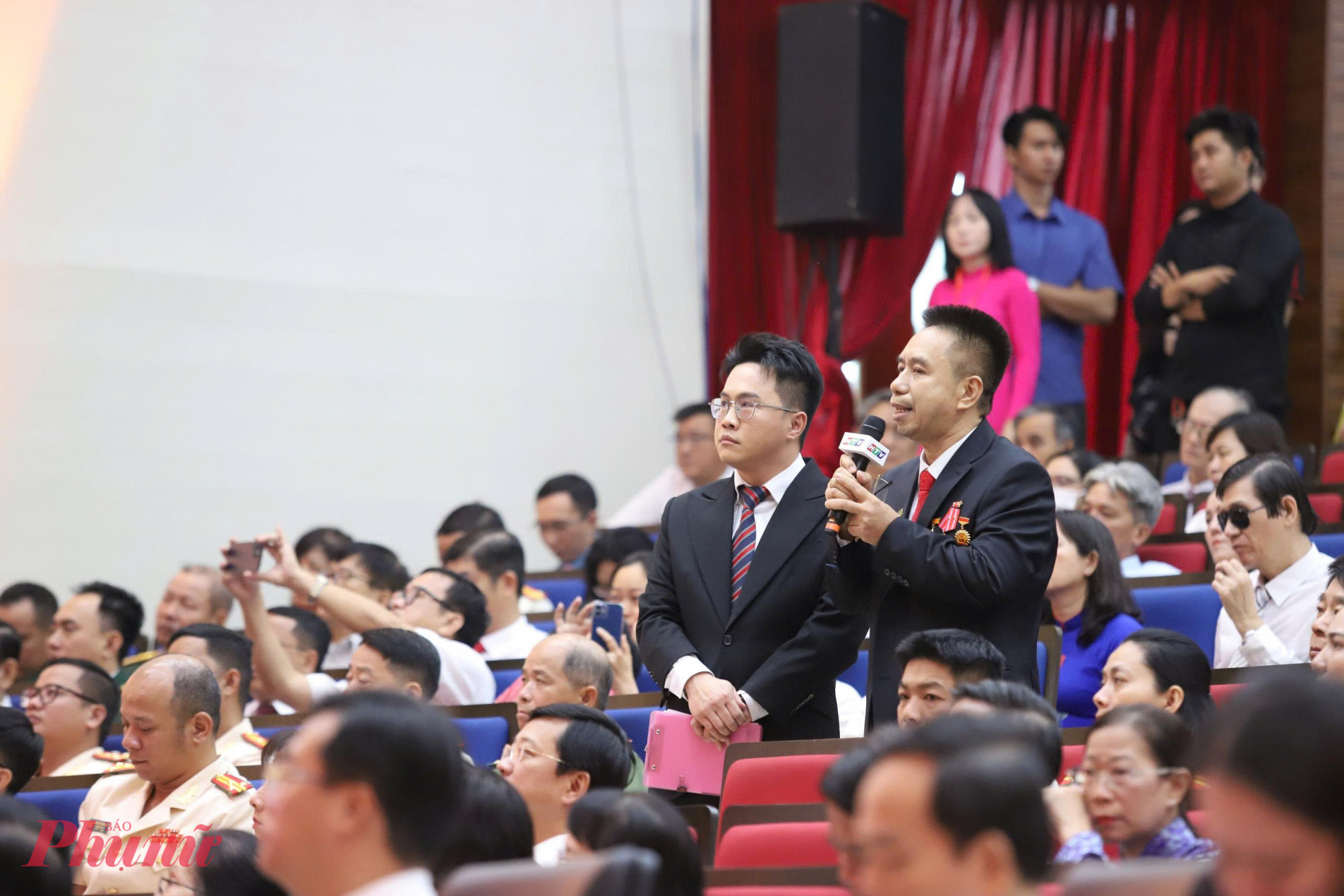 Phát huy phong trào Thi đua yêu nước - động lực để TPHCM vươn tầm siêu đô thị quốc tế Thầy thuốc Nhân dân Nguyễn Viết Giáp - nguyên Giám đốc Bệnh viện Mắt tỉnh Bà Rịa - Vũng Tàu (trước đây) chia sẻ tại chương trình - Ảnh: Thanh Tâm