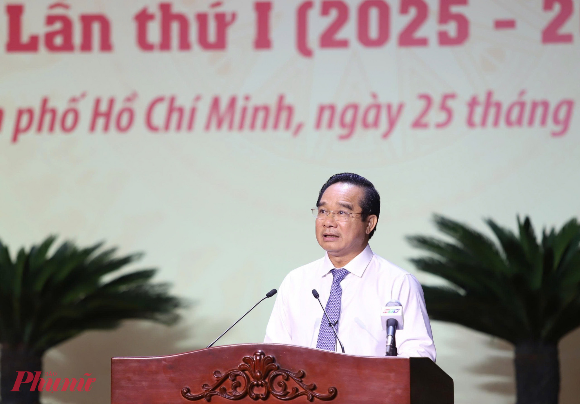 Chủ tịch UBND TPHCM Nguyễn Văn Được phát biểu tại Đại hội Thi đua yêu nước TPHCM lần thứ I - Ảnh: Thanh Tâm