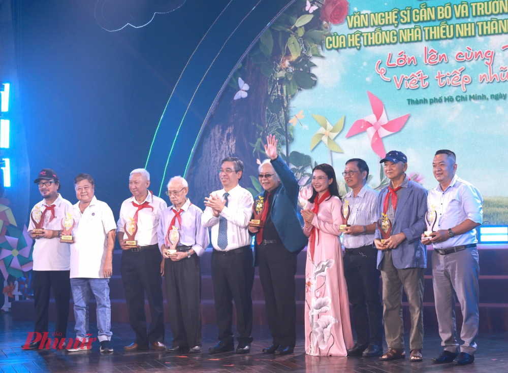 Phó Bí thư Thành ủy, Chủ tịch UBMTTQ Việt Nam TPHCM Nguyễn Phước Lộc