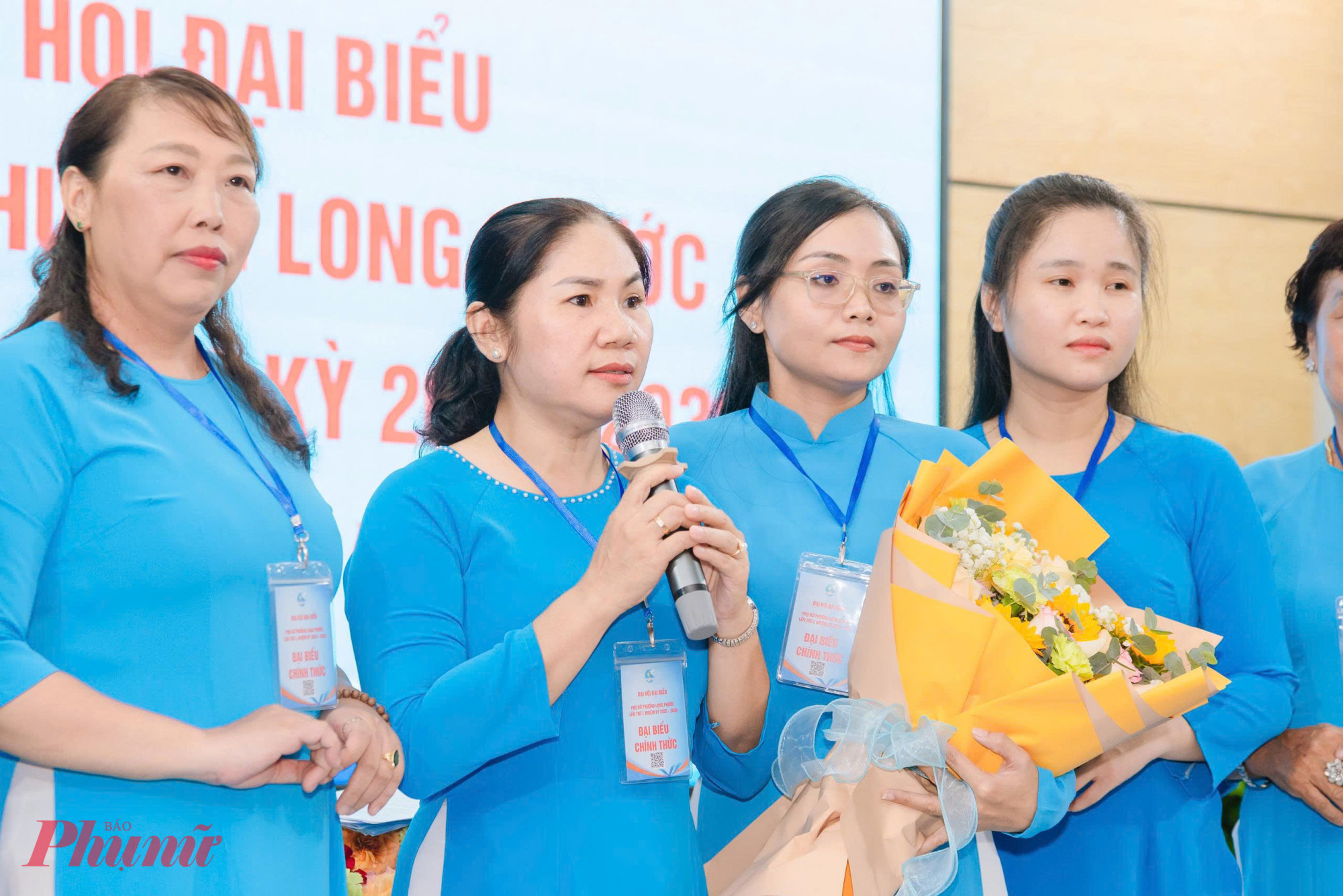 Bà Bùi Thị Tuyết Mai (thứ 2, từ trái qua) được chỉ định làm Chủ tịch Hội LHPN phường Long Phước, nhiệm kỳ 2025 – 2030 - Ảnh: Hội LHPN phường Long Phước