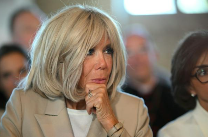 Một tin đồn dai dẳng và vô căn cứ rằng Brigitte Macron được chỉ định là nam giới khi sinh ra - được khuếch đại bởi các nhóm cực hữu ở Pháp và Mỹ - đã khiến cặp vợ chồng tổng thống tức giận