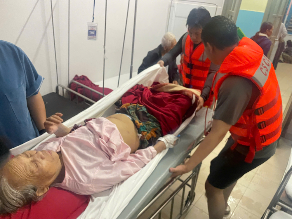 Lực lượng vừa phải tiến hành khẩn trương vừa phải đảm bảo an toàn cho người bệnh.