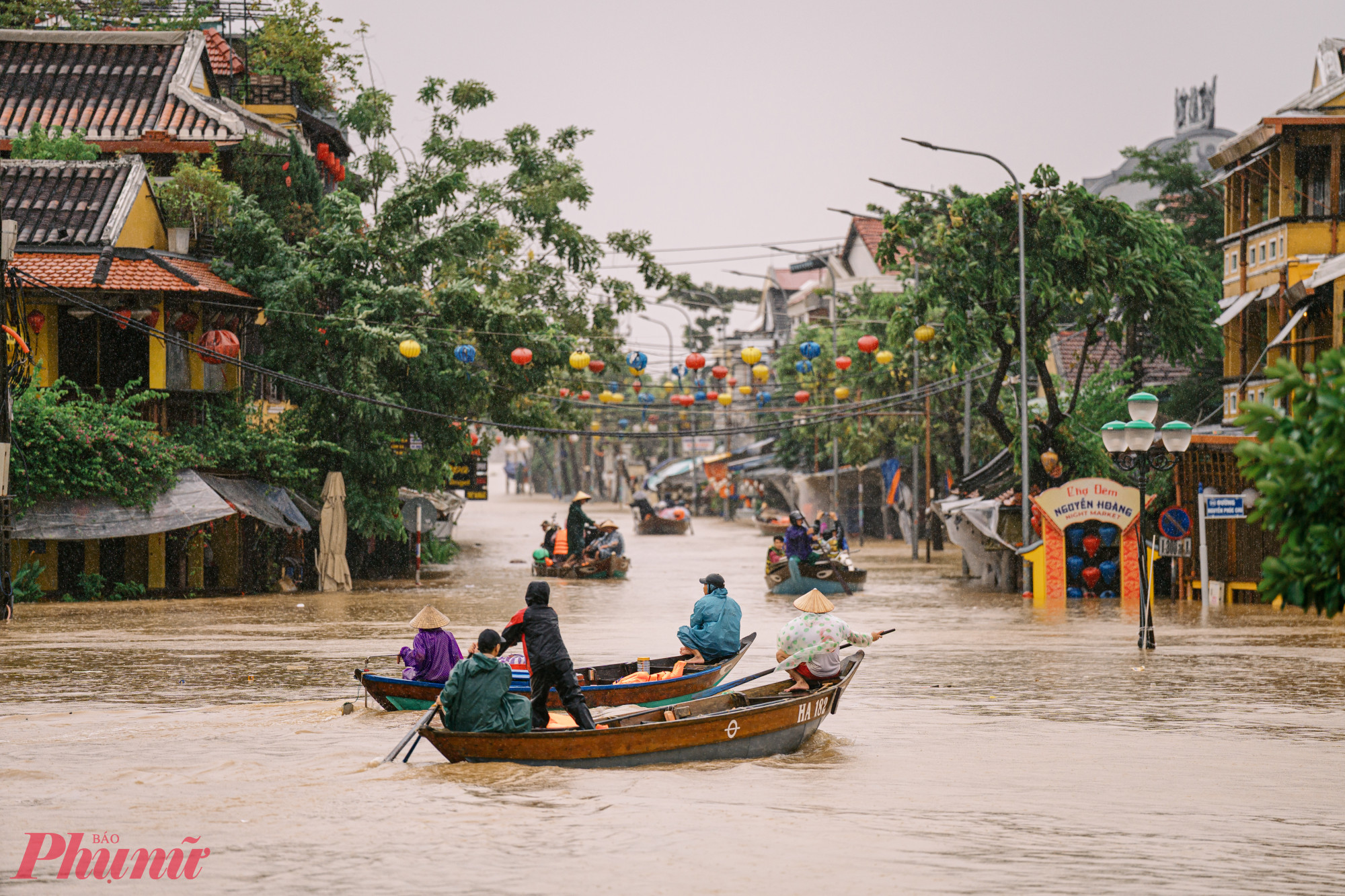 Thượng tá Trần Kim Tuấn đã yêu cầu Ban Chỉ huy Phòng thủ khu vực 5- Điện Bàn và Ban Chỉ huy Quân sự phường Hội An khẩn trương huy động cán bộ, chiến sĩ, dân quân thường trực phối hợp với chính quyền địa phương triển khai công tác giúp dân.