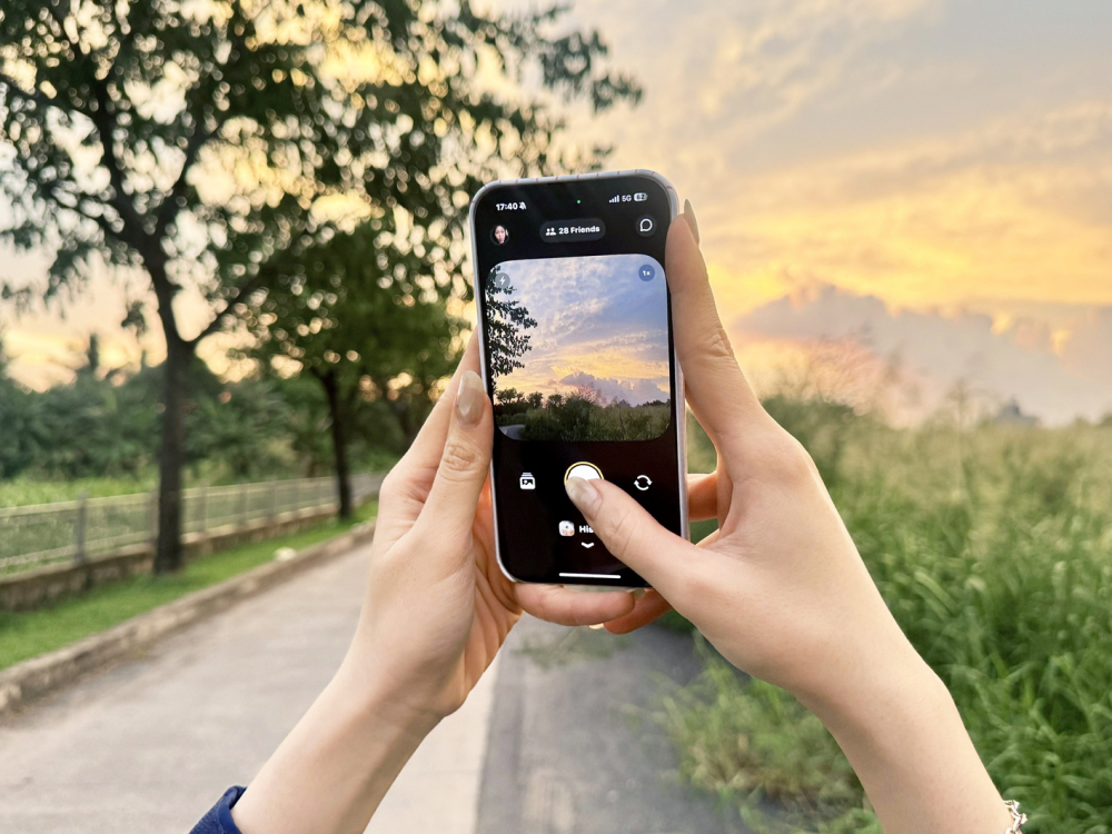 Ở Locket, người trẻ không cần thể hiện, chỉ cần thật sự hiện diện