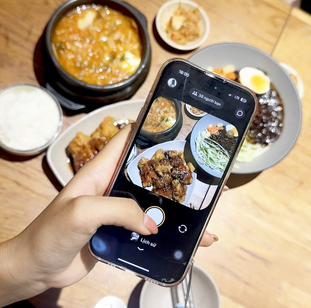 Mọi khoảnh khắc đời thường giờ đây đã trở thành nhật ký hằng ngày của nhiều bạn trẻ trên Locket