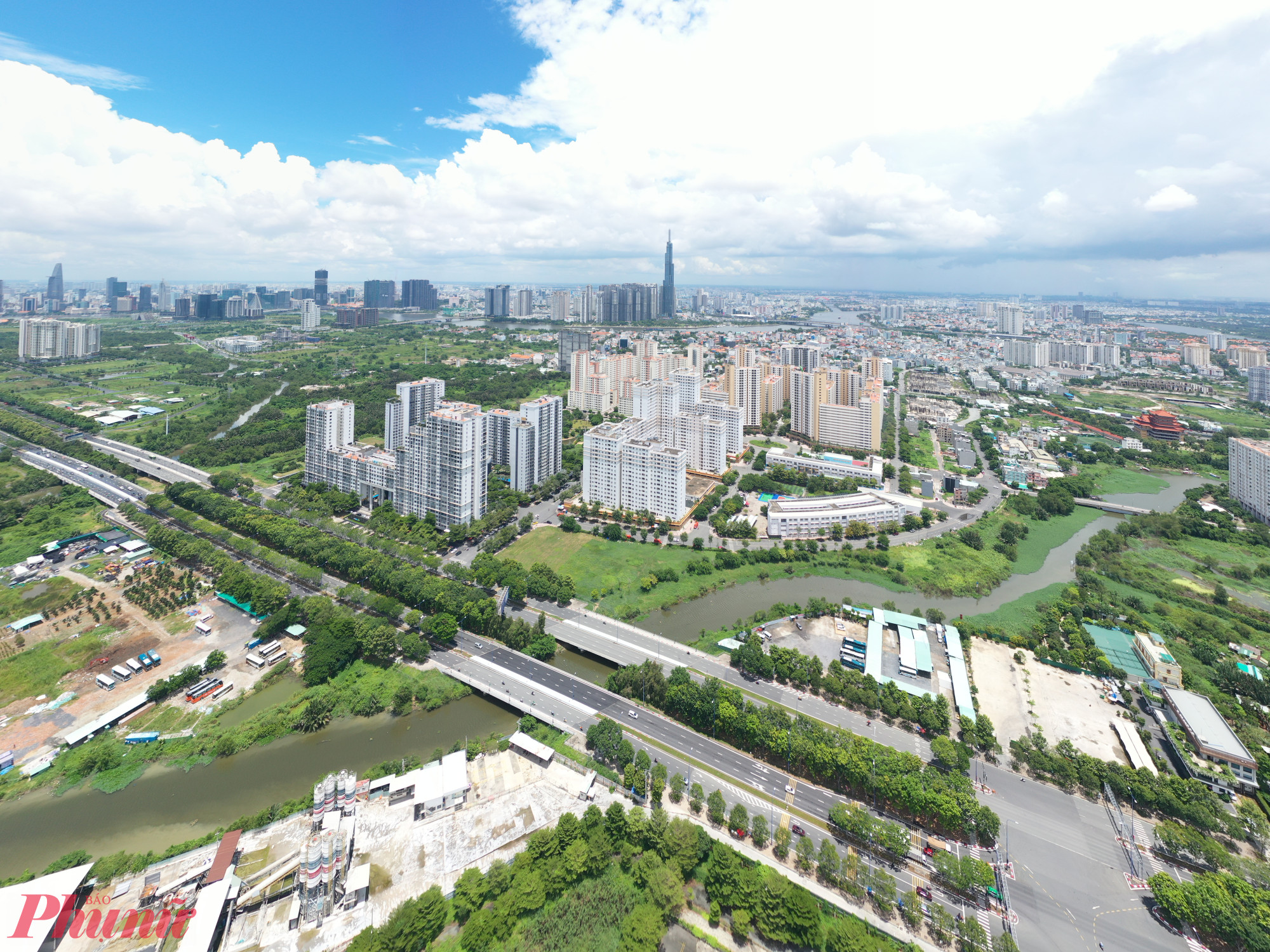 Dòng vốn đang rót mạnh vào thị trường bất động sản phía Nam, đặc biệt là TPHCM. Trong ảnh là một góc tại TPHCM