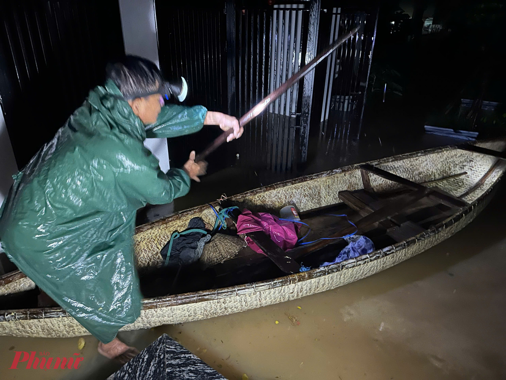 Nhà anh Tuấn Vỹ ở phường Hội An Tây nước lên nhanh trong đêm