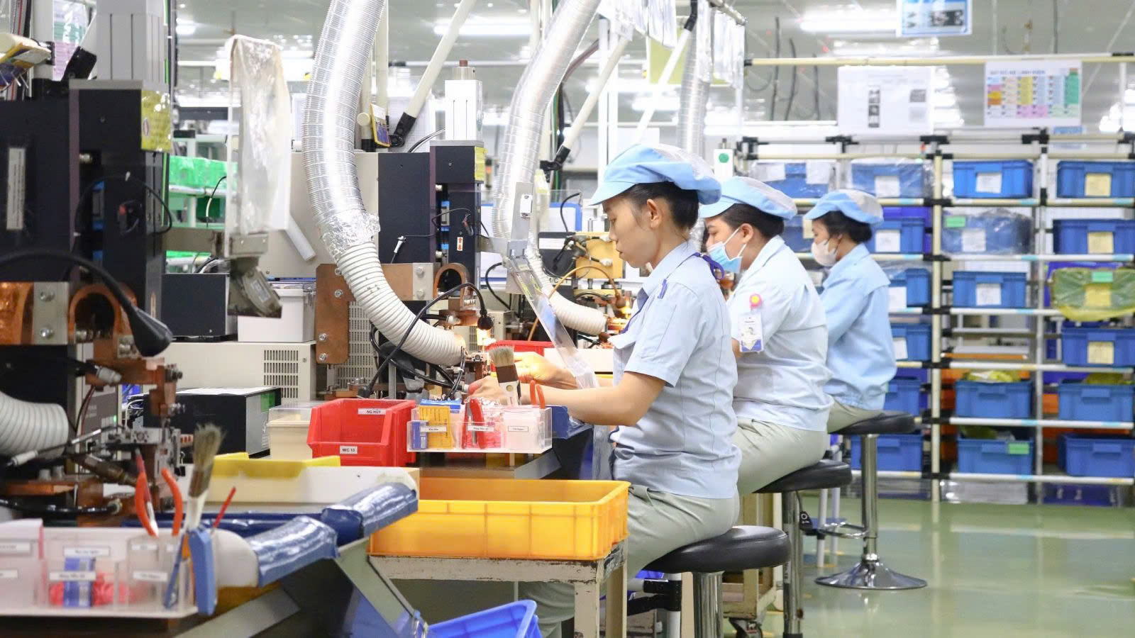 TPHCM luôn tạo điều kiện tốt nhất cho nhà đầu tư - Ảnh công nhân làm việc tại Panasonic Electric Works Việt Nam