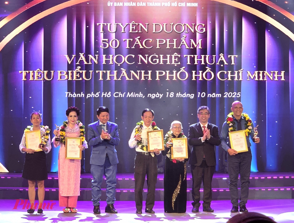 Nhiếp ảnh gia Trần Thế Phong nhận tuyên dương 50 tác phẩm tiêu biểu
