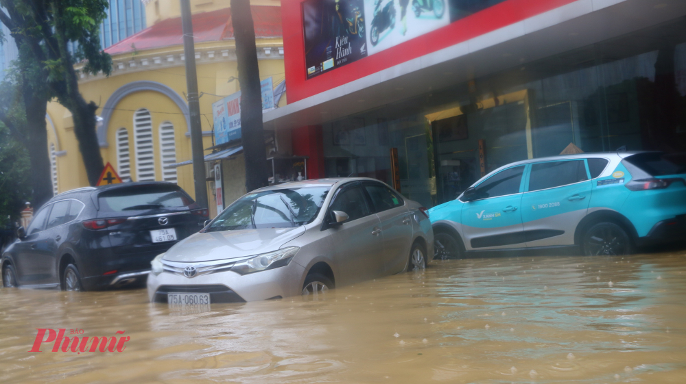 Toàn TP Huế dốc toàn lực để đối phó với đợt lũ lịch sử