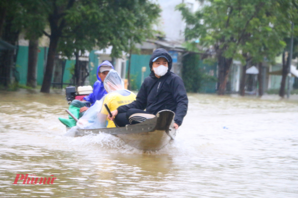 Toàn TP Huế dốc toàn lực để đối phó với đợt lũ lịch sử