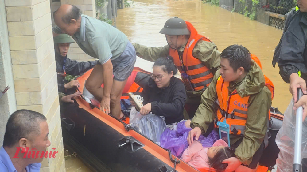 Ngay khi nhận được tin báo, Ban chỉ huy phòng thủ dân sự xã đã huy động tất cả lực lượng phối hợp với nhân dân đưa những người bị nạn đến trạm y tế xã tổ chức sưo cứu ban đầu