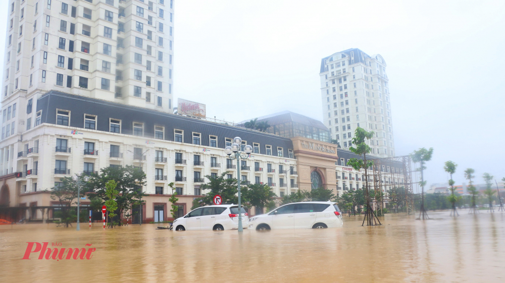 Toàn TP Huế dốc toàn lực để đối phó với đợt lũ lịch sử Khu đô thị đắc giá nhất thành phố Huế trong đó có những căn nhà triệu đô ở đường Tố Hữu phường Vỹ Dạ TP Huế ngập sâu trong lũ