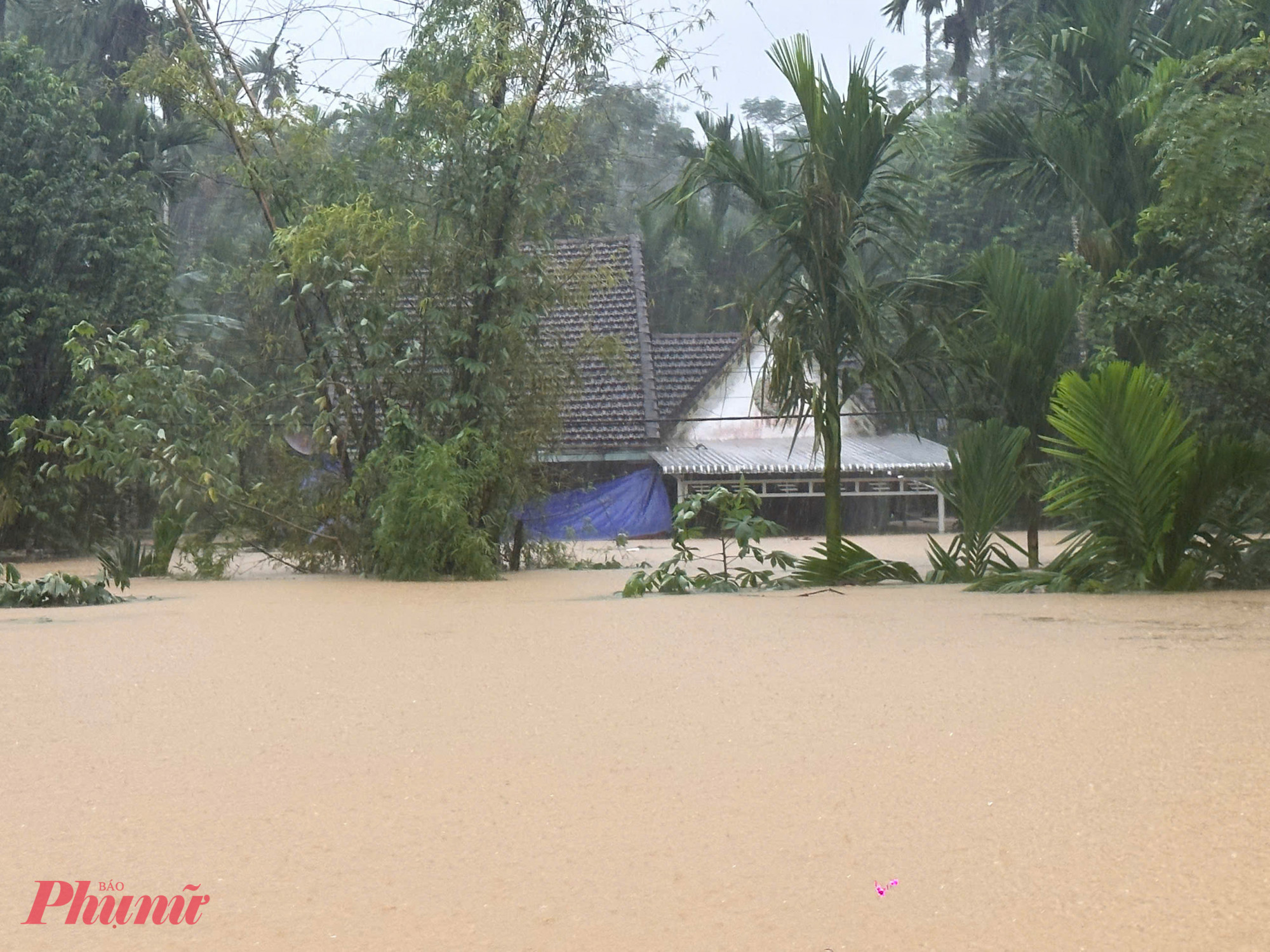 Lũ trên sông Vu Gia-Thu Bồn tiếp tục lên đỉnh mới
