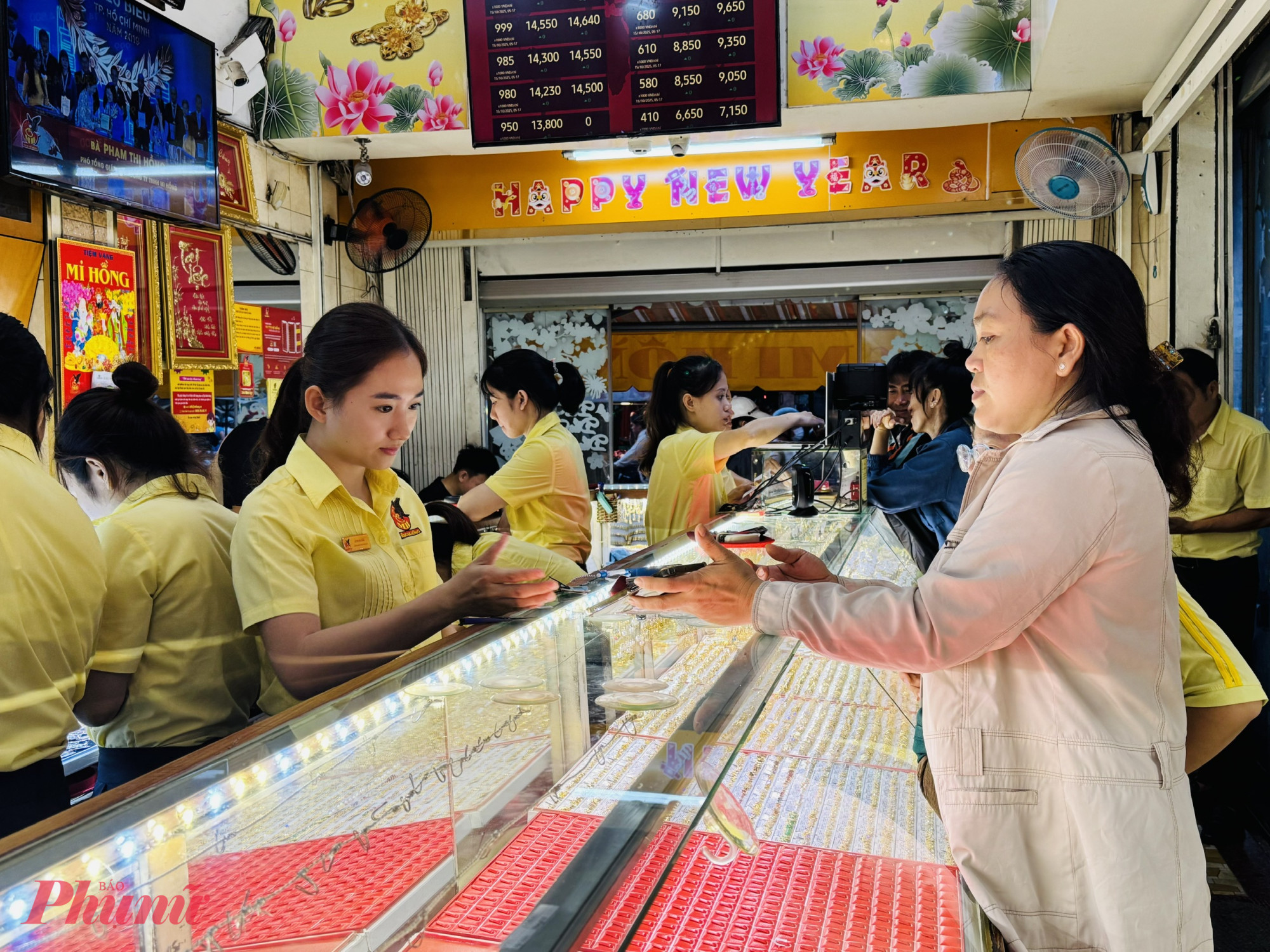 So với đỉnh lịch sử vào ngày 21/10 vừa qua, giá vàng miếng SJC đã giảm 7,7 triệu đồng/lượng - Ảnh: Thanh Hoa