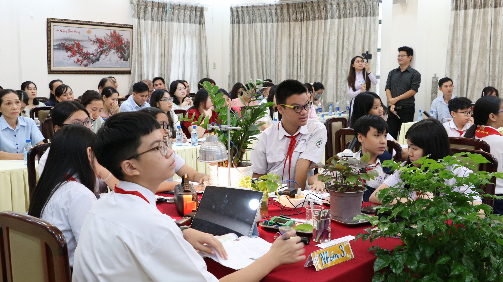 Không gian lớp học được trang trí bằng nhiều cây xanh - Ảnh: Trang Thư