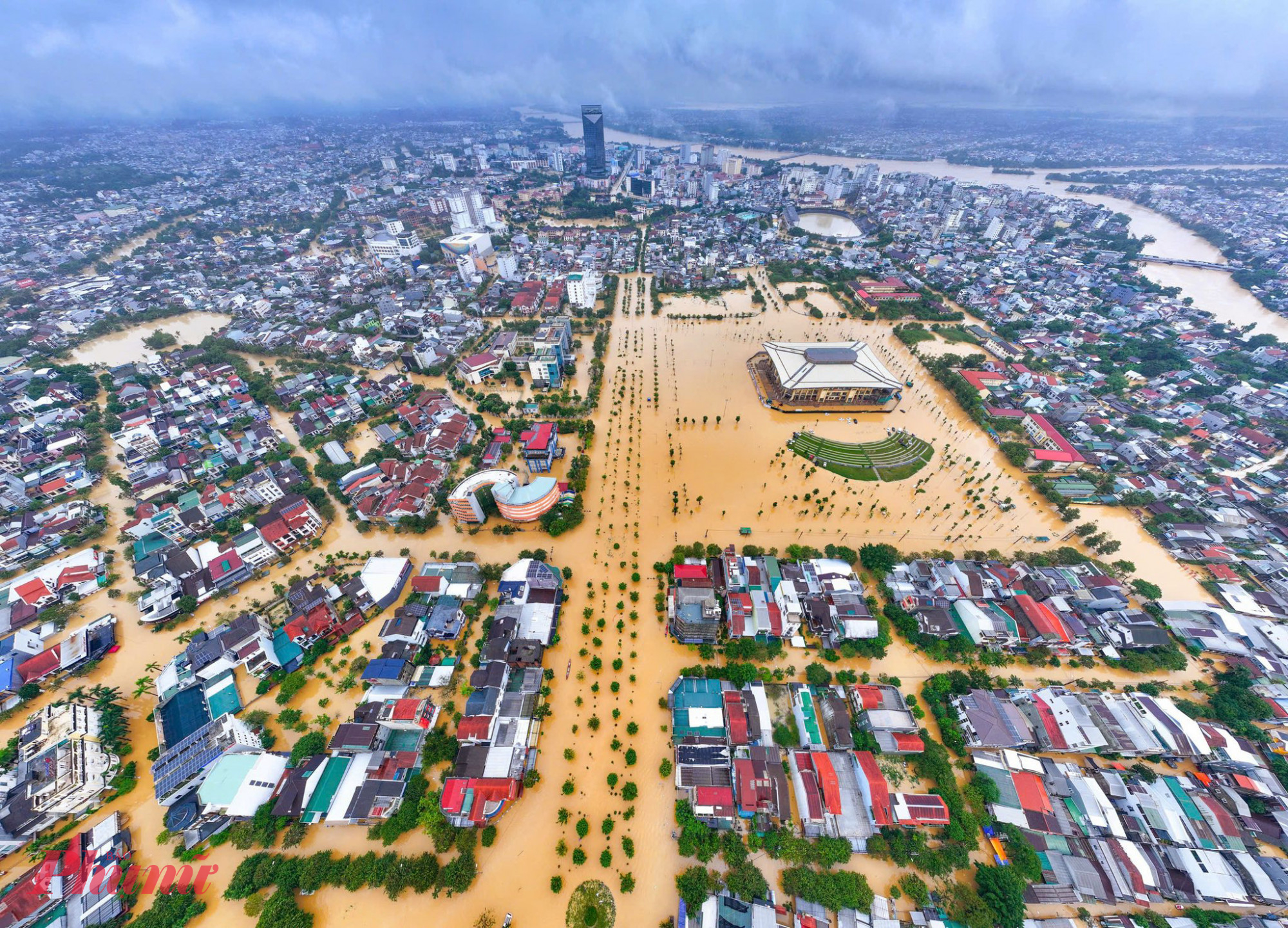 Nhiều khu vực tại TP Huế bị ngập sâu trưa 29/10 - Ảnh: Thuận Hóa