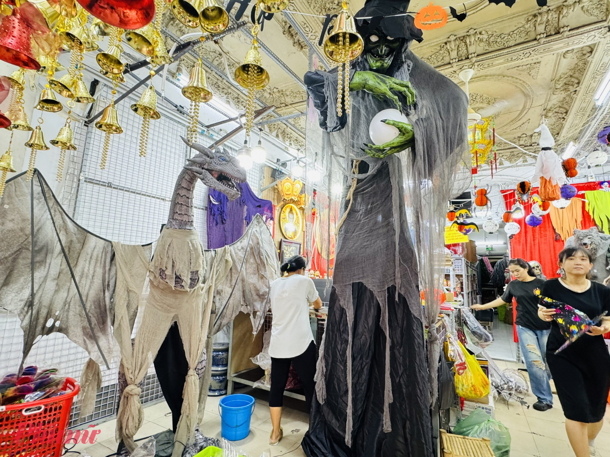 Nhiều mô hình có kích thước lớn cao đến vài mét, trông rất sống động. 