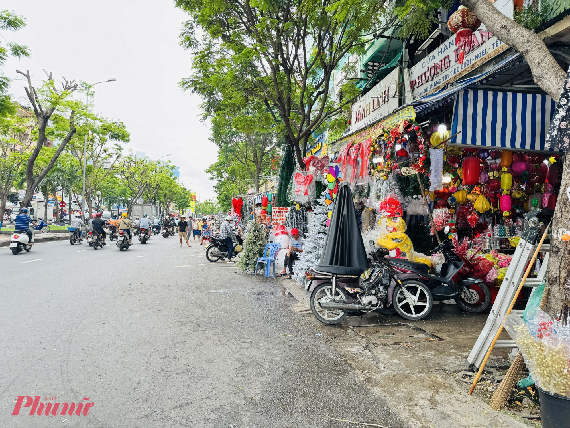 Ngày Halloween đã cận kề nhưng Con phố chuyên đồ Halloween ở quận 5 vẫn vắng lặng, khác hẳn không khí nhộn nhịp mọi năm