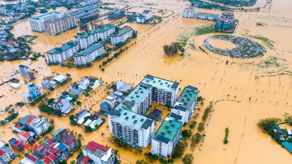 Nước lũ bủa vây kinh thành Huế Khu vực gần Quảng trường Trung tâm TP Huế ngập lụt sâu
