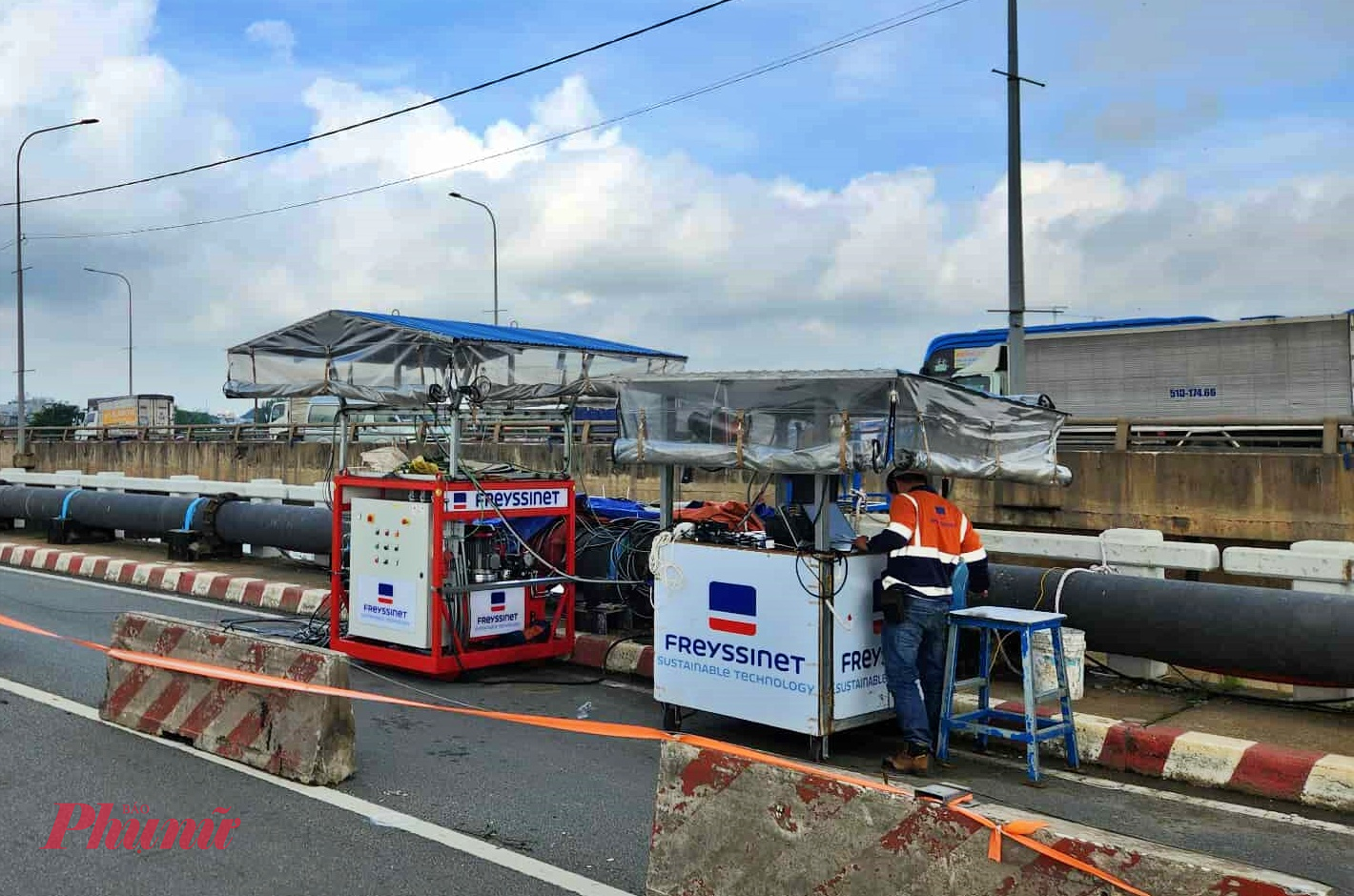 Giữa tháng 10/2025, cầu Bình Phước 1 bắt được được kích nâng đồng bộ.