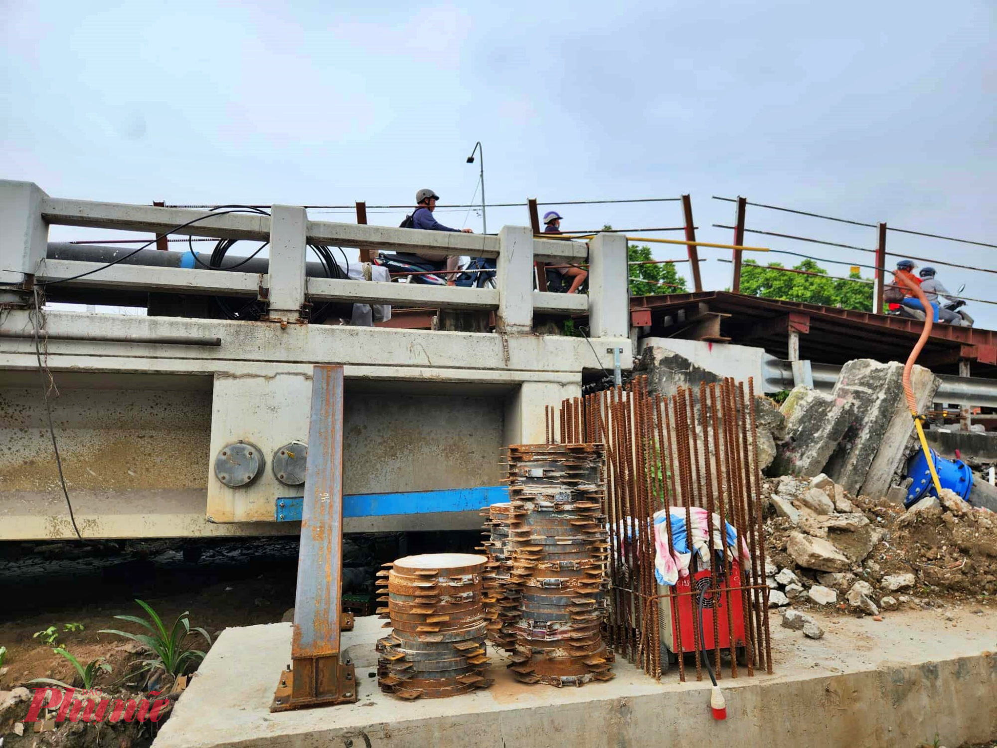 Móng trụ và mố cầu sẽ được bổ sung cọc khoan nhồi nhằm tăng khả năng chịu lực.