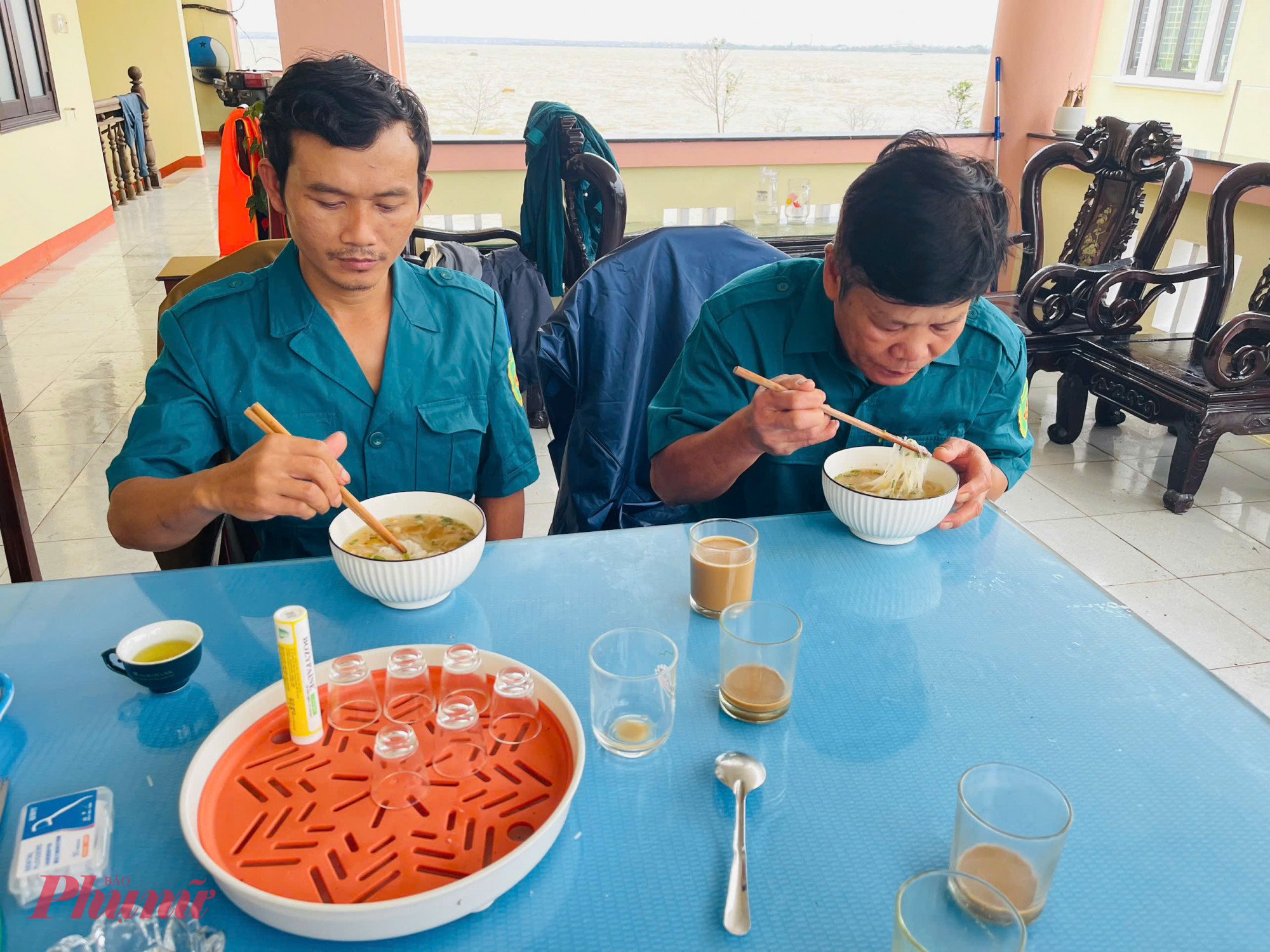 Hiện tại sức khỏe các nạn nhân đã ổn định tạm thời ở lại ở trụ sở Đảng ủy phường