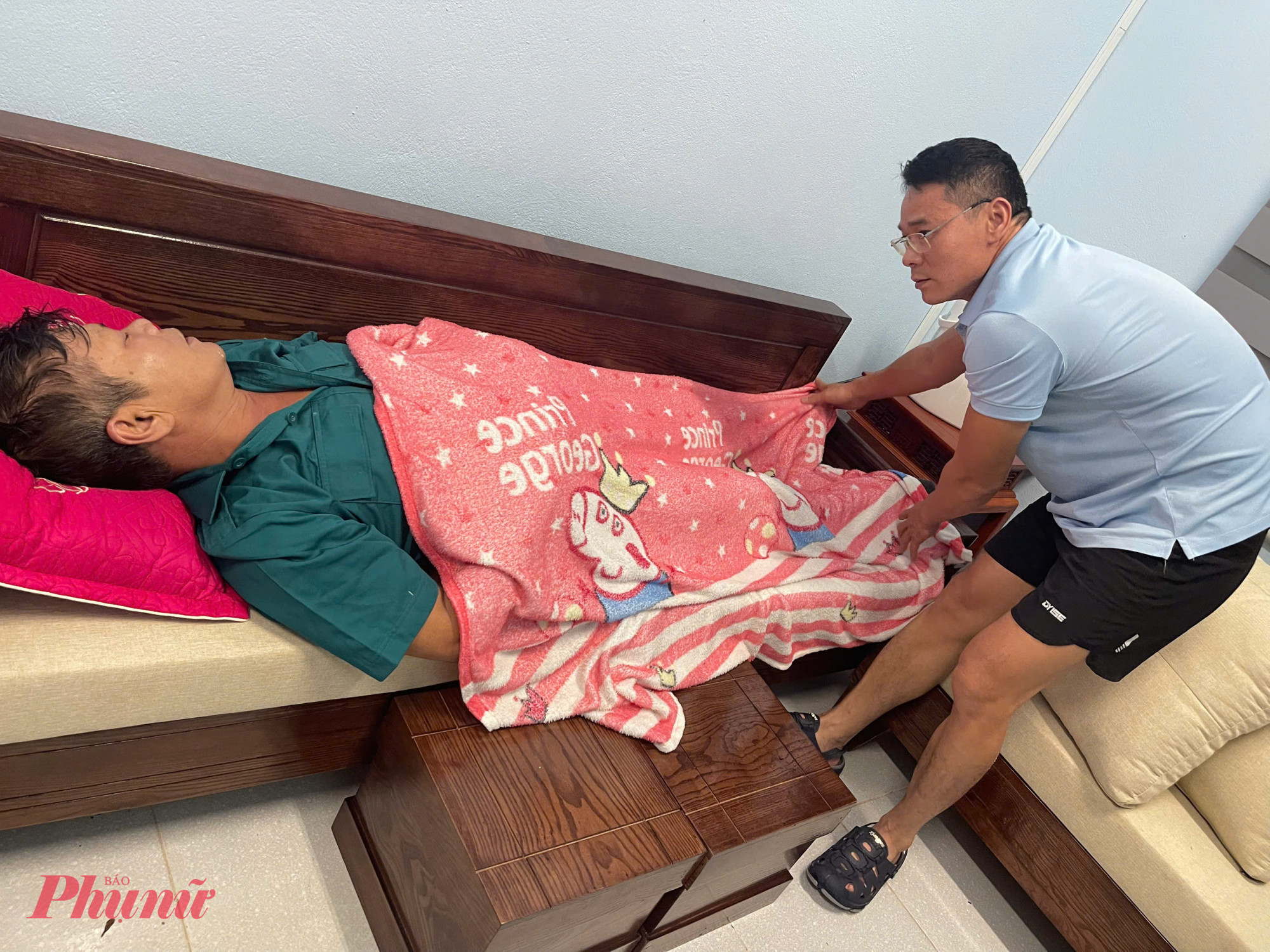 Các nạn nhân được chăm sóc sức khỏe ngay tại trụ sở Đảng ủy phường