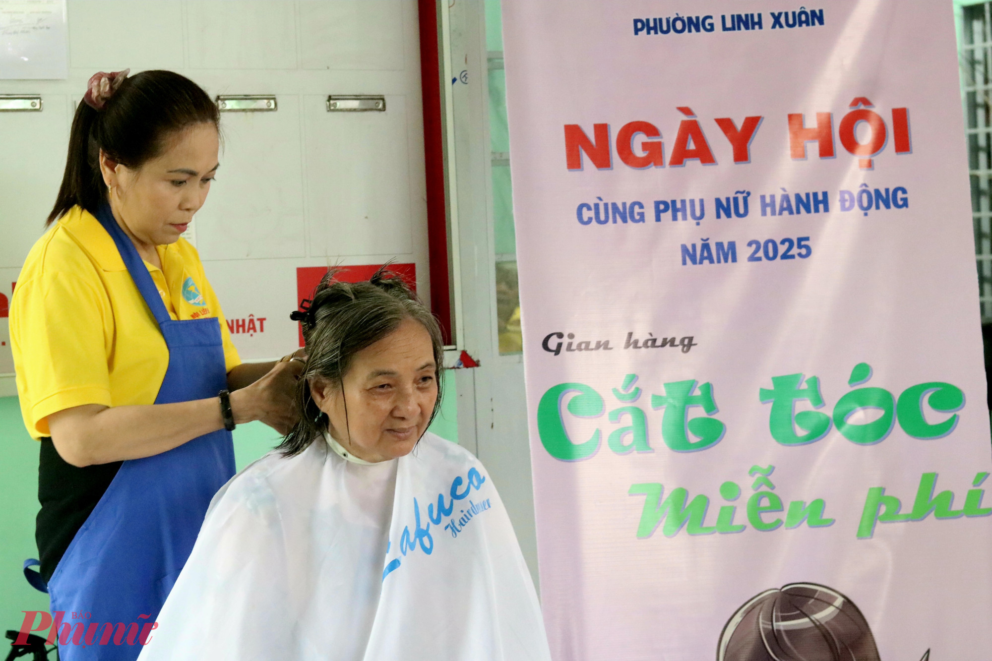 Khu vực cắt tóc miễn phí - Ảnh: Mẫn Nhi