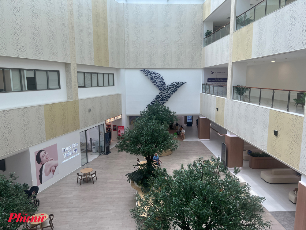 Khuôn viên hiện đại của bệnh viện đa khoa quốc tế Hạnh Phúc (Bình Dương cũ) tham gia vào sản phẩm du lịch y tế TPHCM. 