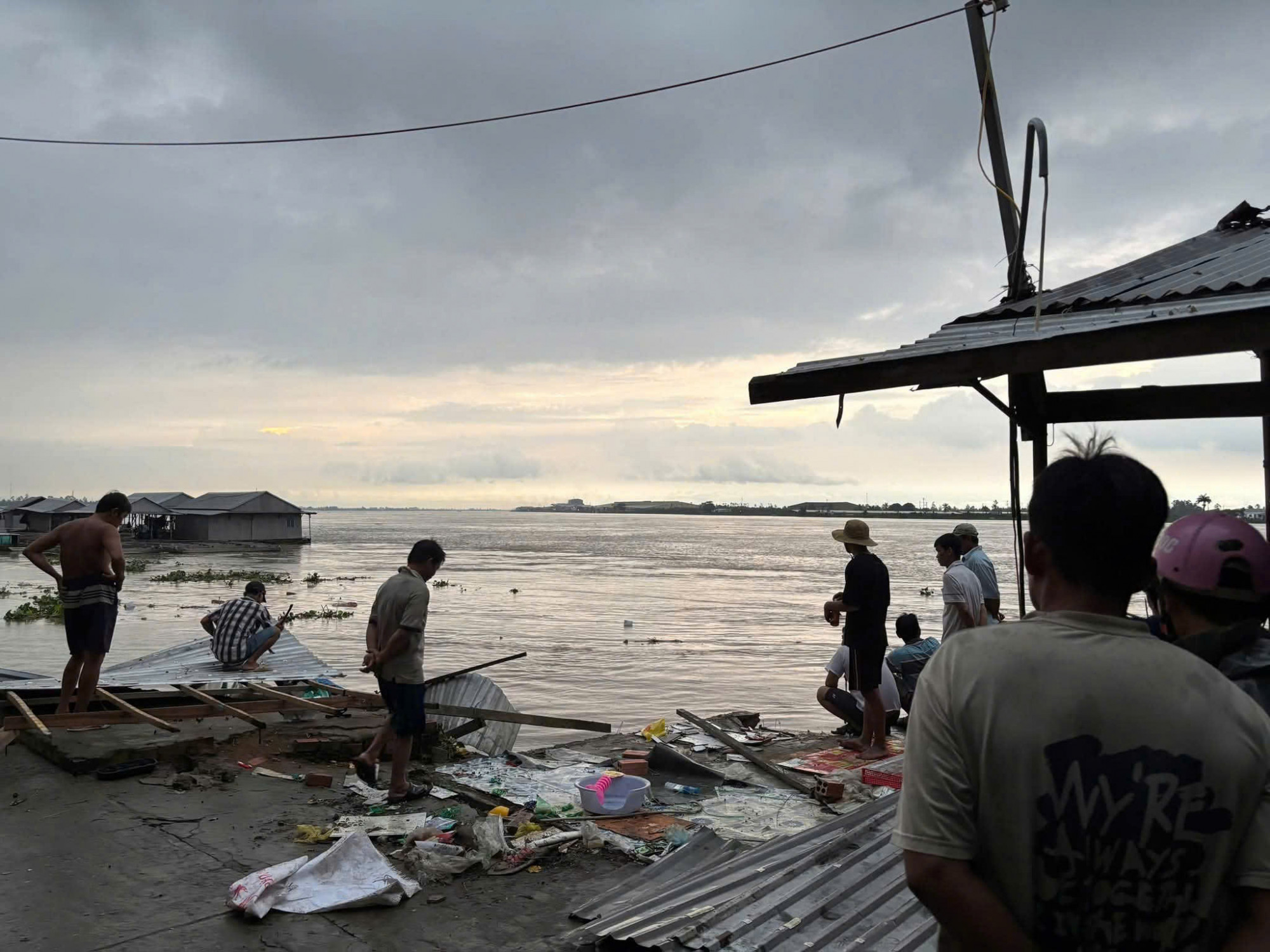 Sạt lở bờ sông tại An Giang thiệt hại hơn 1 tỉ đồng - Ảnh UBND xã Mỹ Hòa Hưng cung cấp
