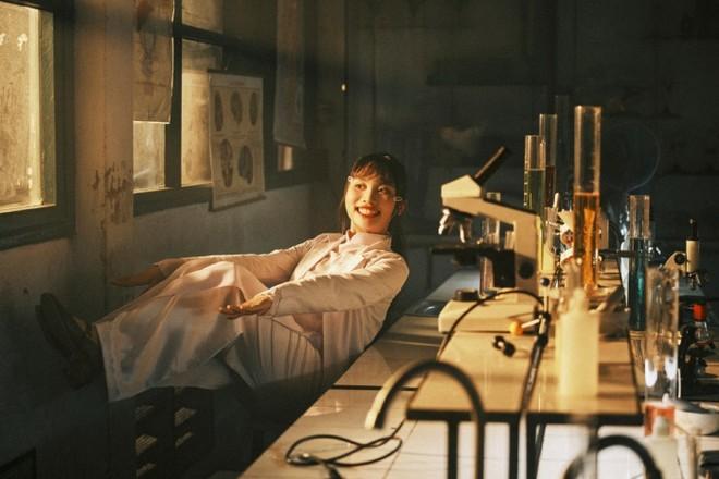 Phương Mỹ Chi nổi đình đám với MV Đẩy xe bò - một nhạc phẩm do DTAP sáng tác … là những sản phẩm kết hợp độc đáo trong sự giao thoa giữa truyền thống và công nghệ sáng tác có sự trợ giúp của AI.