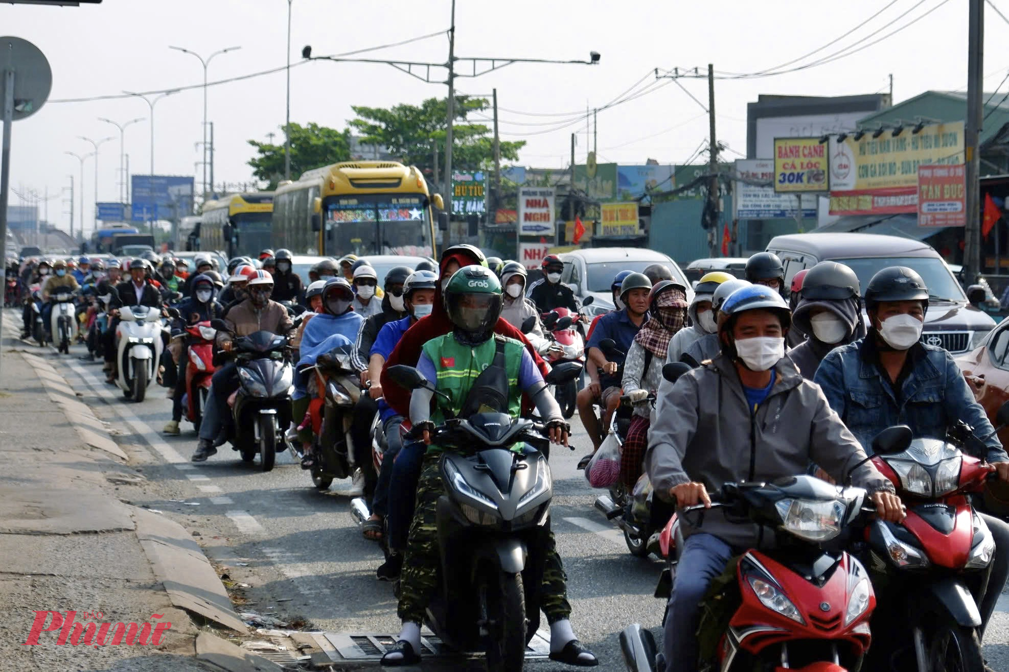 Để chống ùn tắc giờ cao điểm, Công an TPHCM đã triển khai mô hình điều tiết linh hoạt - Ảnh: Thanh Tâm