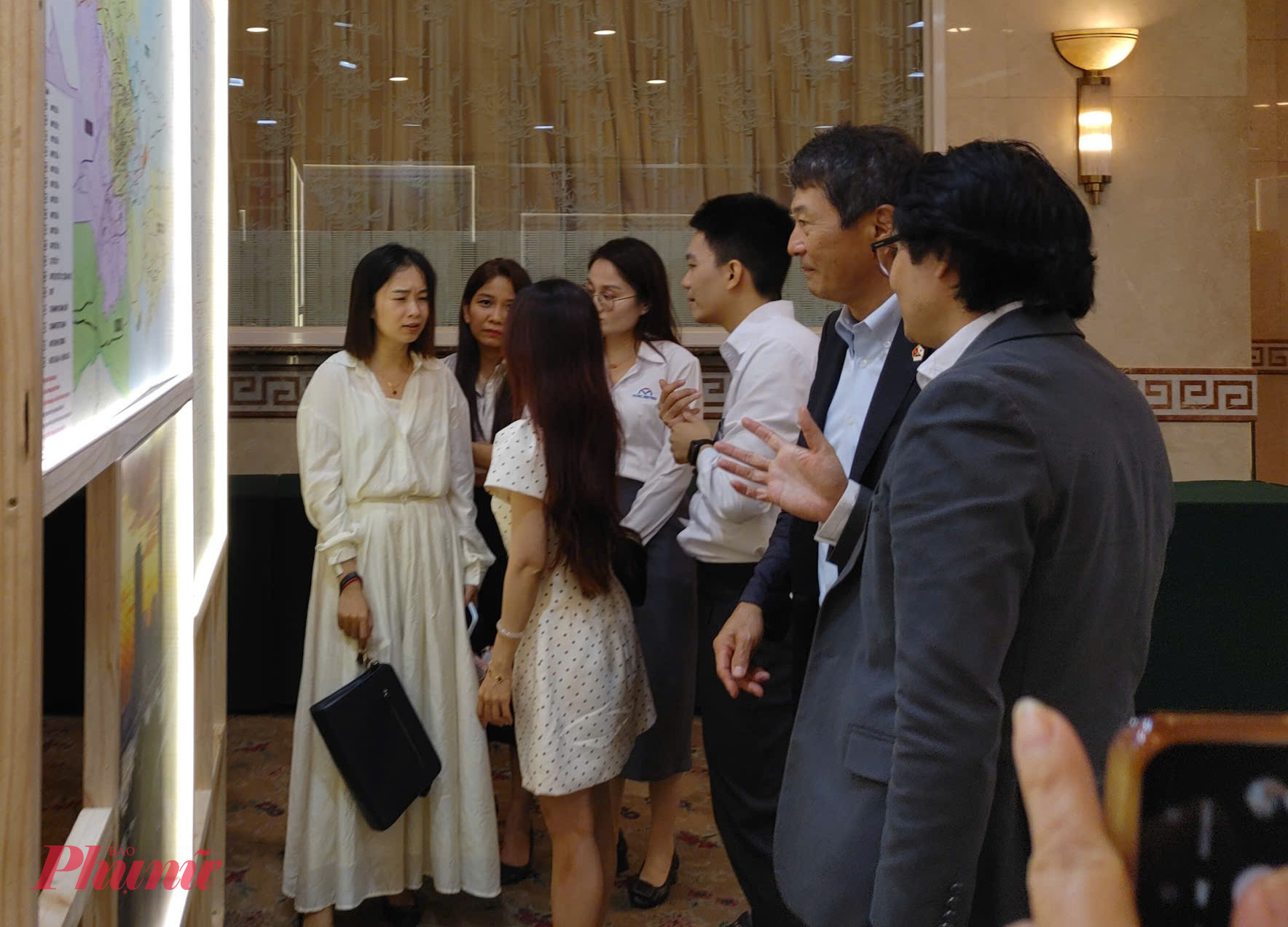 Doanh nghiệp FDI hiến kế giúp TPHCM vươn tầm siêu đô thị quốc tế Các doanh nghiệp tham quan mô hình phát triển đô thị TPHCM được giới thiệu tại hội nghị