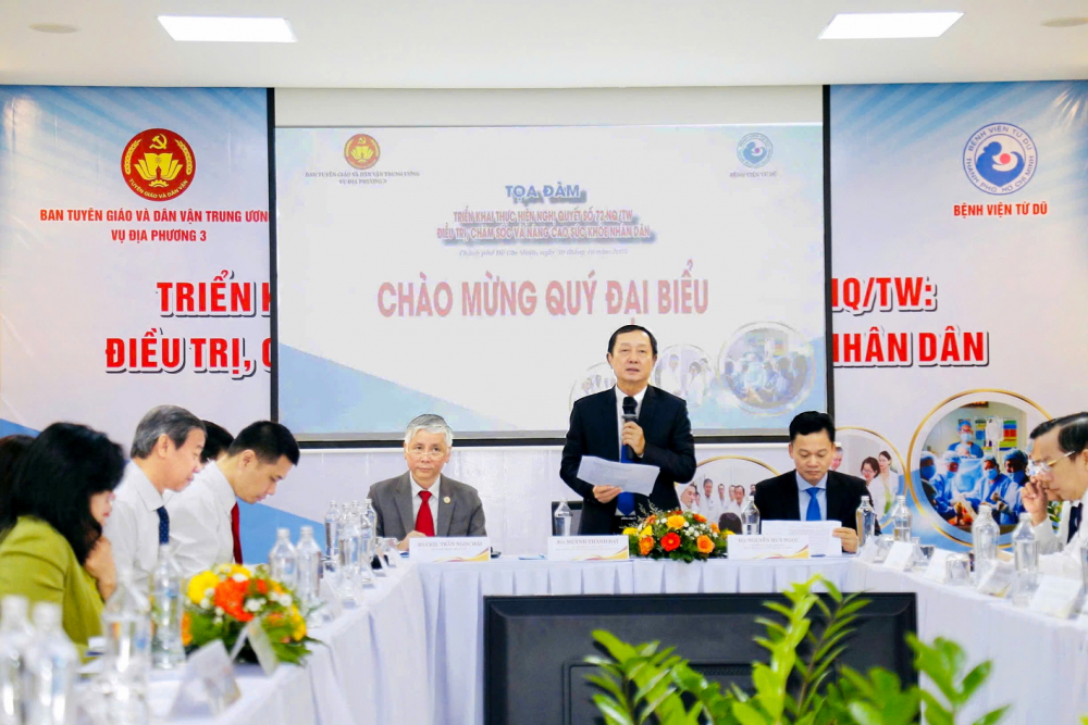 Ông Huỳnh Thành Đạt - Ủy viên Trung ương Đảng, Phó trưởng Ban Tuyên giáo và Dân vận Trung ương - phát biểu khai mạc tọa đàm - Ảnh do bệnh viện cung cấp