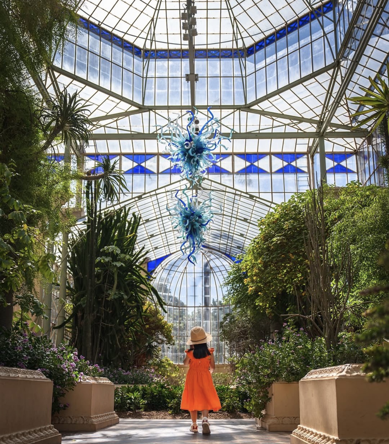 Công trình Palm House hơn 140 năm tuổi và nhà kính Bicentennial Conservatory, một trong những kiến trúc đơn vòm lớn nhất Nam bán cầu là minh chứng cho sự giao hòa giữa thiên nhiên và nghệ thuật kiến trúc.