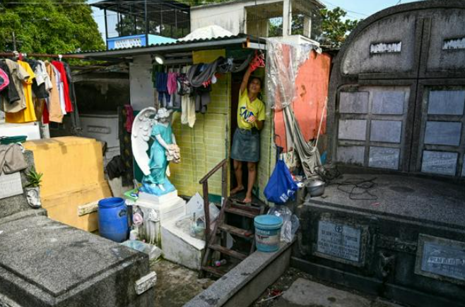 Nghèo đói ở Manila sâu sắc và hàng triệu người thiếu nơi trú ẩn đầy đủ