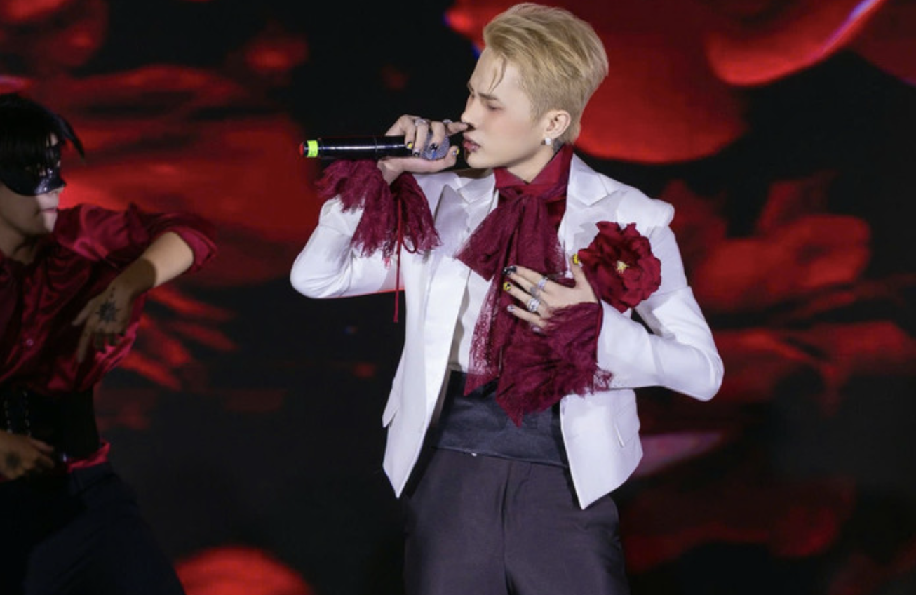 Việc ca sĩ Jack J-97 biểu diễn ca khúc có ca từ phản cảm vào trung tuần tháng 10 tại Hà Nội khiến nhiều cơ quan chức năng vào cuộc, kiên quyết xử lý tình trạng nghệ sĩ lệch chuẩn 