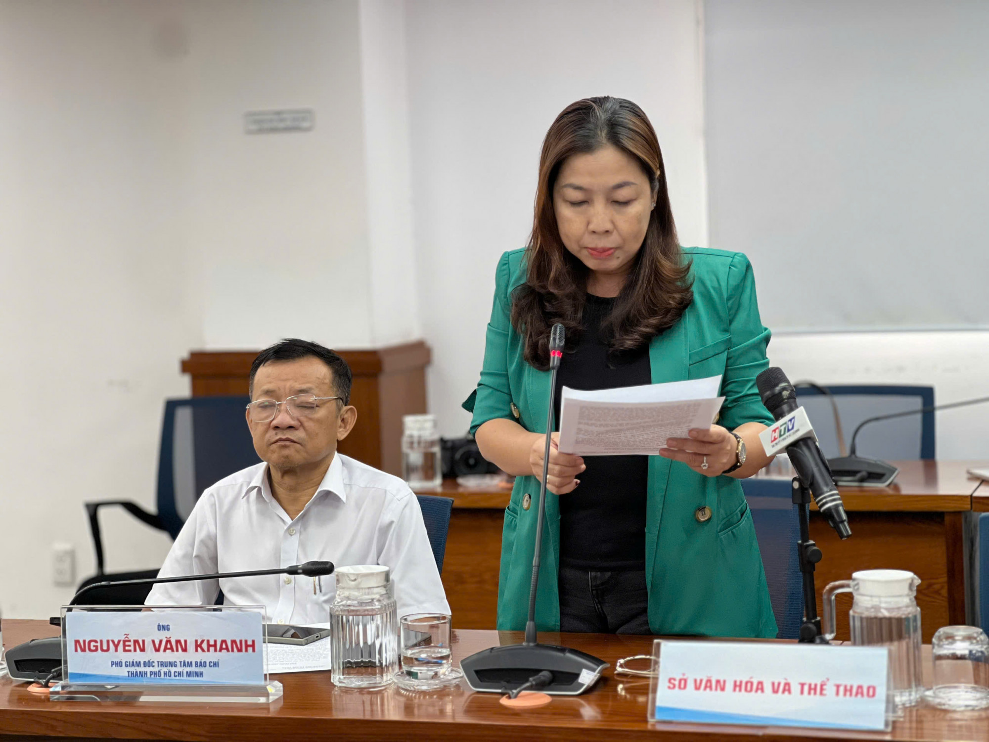Bà Nguyễn Thị Ngọc Hằng - Phó trưởng Phòng Nghệ thuật (Sở Văn hóa - Thể thao TPHCM) phát biểu tại họp báo.