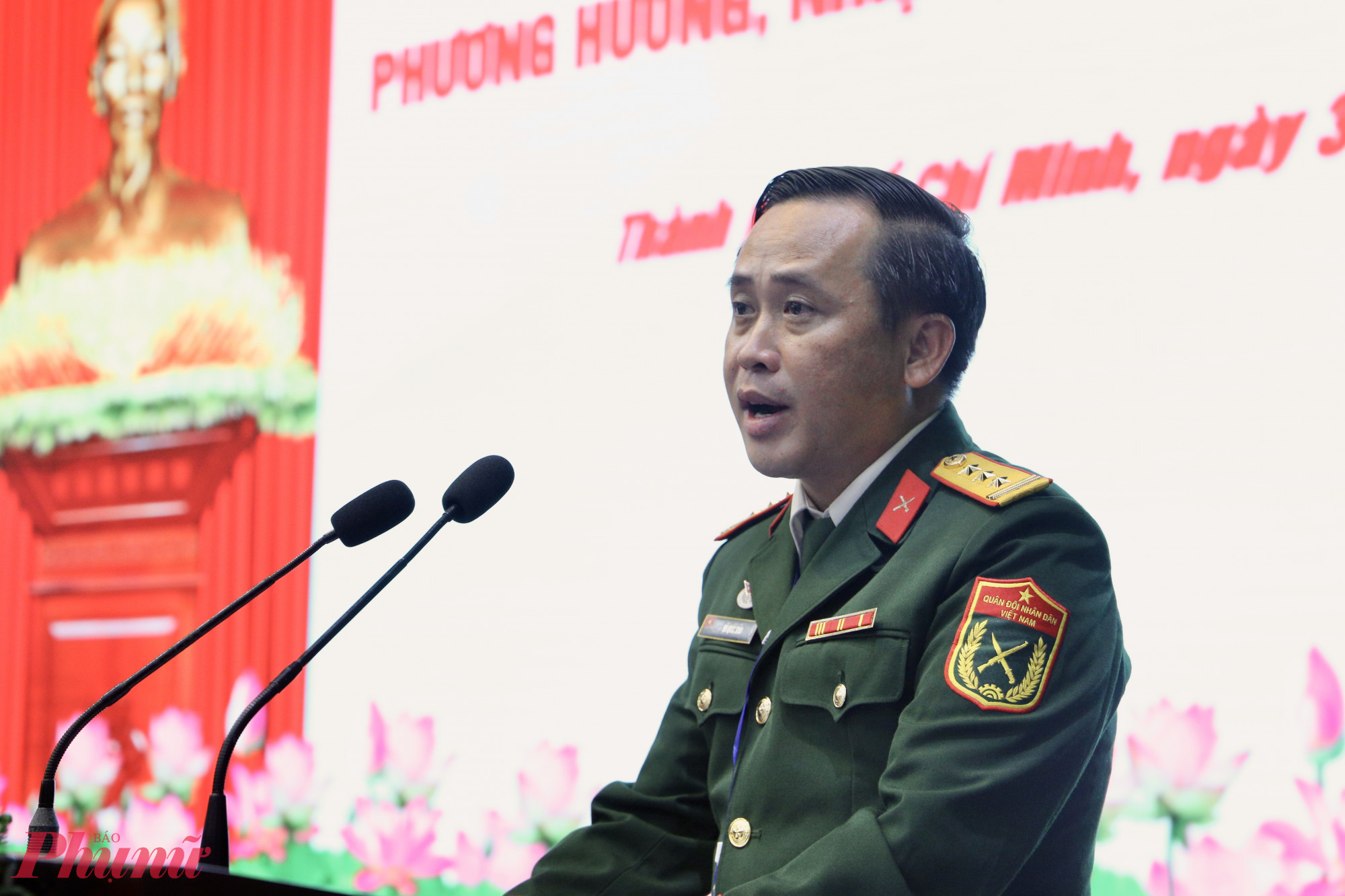 Thượng tá Đỗ Quốc Bảo - Phó Chủ nhiệm Chính trị Bộ Tư lệnh TPHCM - phát biểu khai mạc hội nghị - Ảnh: Thanh Tâm